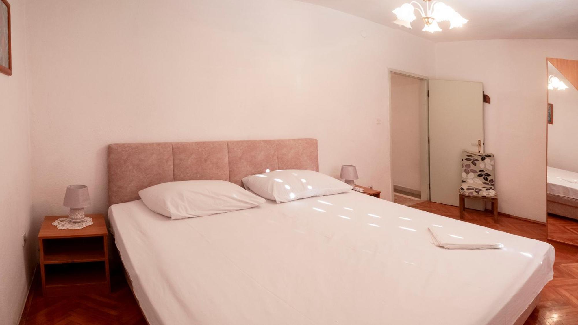 Apartment Curri Pucisca Esterno foto
